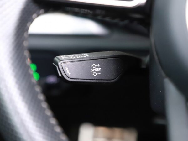 Photo 11 of 26 of WAUZZZ8V7J1006064 Audi A3 Cabriolet 1.5 Aut. TFSI CoD