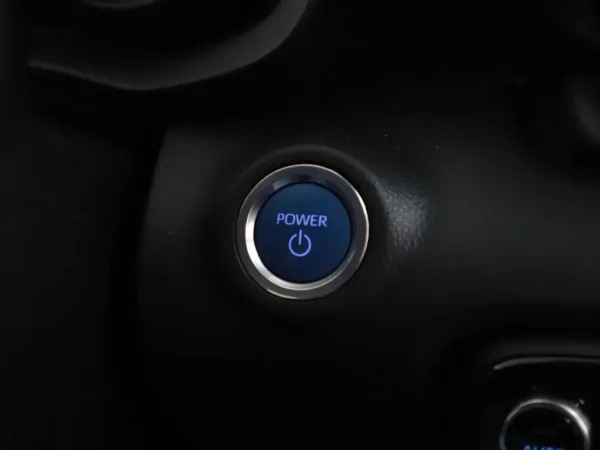 Photo 11 of 27 of YARKBAC3200180897 Toyota Yaris 1.5 Hybrid Dynamic 5-drs Hatchb