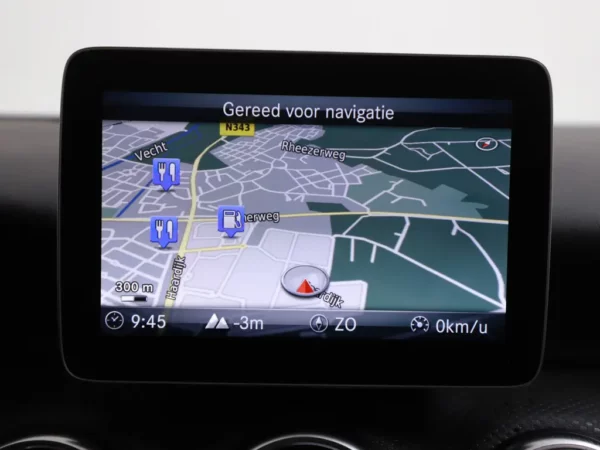 Photo 11 of 28 of WDD1760421J761277 Mercedes-Benz A-Klasse 180 Aut. AMG LED