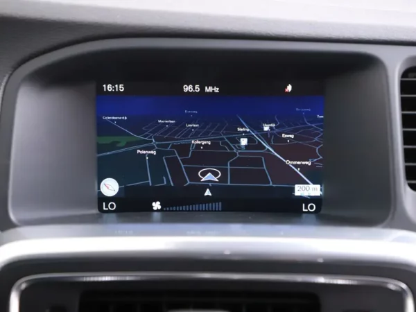 Photo 11 of 28 of YV1FW45HBF1260589 Volvo V60 1.6 T3 R-Design Cruise Ecc