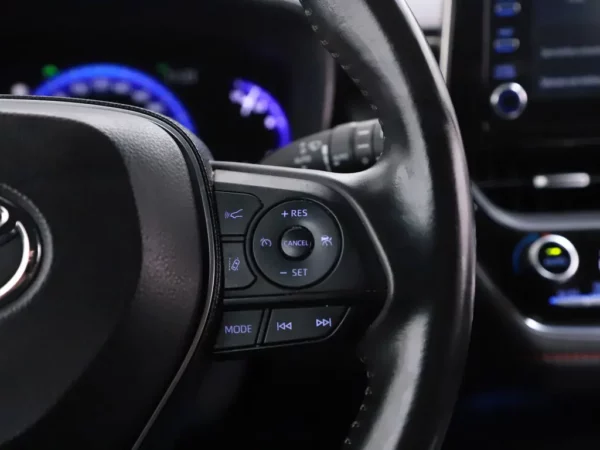 Photo 11 of 31 of SB1Z93BE40E063357 Toyota Corolla Touring Sports 1.8 Hybrid Executive