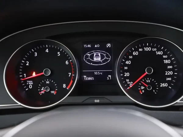 Photo 11 of 32 of WVWZZZ3CZJE179289 Volkswagen Passat 1.4 TSI ACT Comfortline 4-drs Sedan