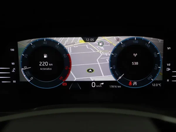 Photo 11 of 33 of TMBJP8NX0RY146191 Skoda Octavia Combi 1.0 TSI Business Edition