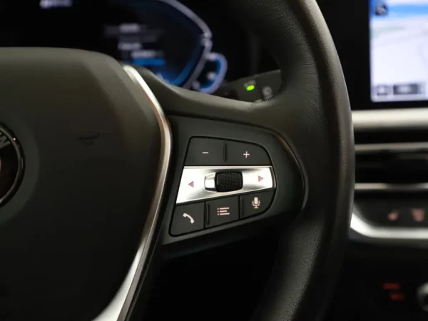 Photo 11 of 34 of WBA6N31060FL56510 BMW 3 Serie Touring 330e Business Edition Plus LED