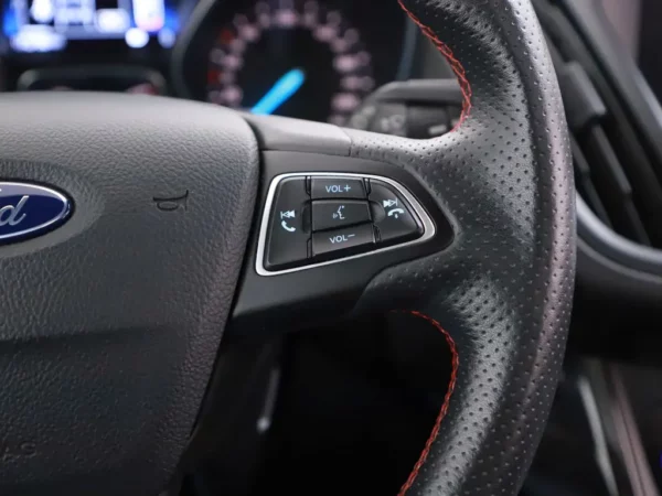 Photo 11 of 35 of WF0AXXWPMAKY67830 Ford Kuga 1.5 EcoBoost ST Line LED