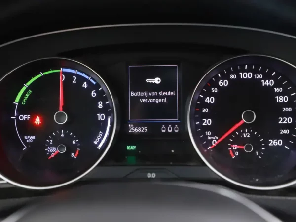 Photo 11 of 35 of WVWZZZ3CZHE054129 Volkswagen Passat Variant 1.4 TSI GTE Connected