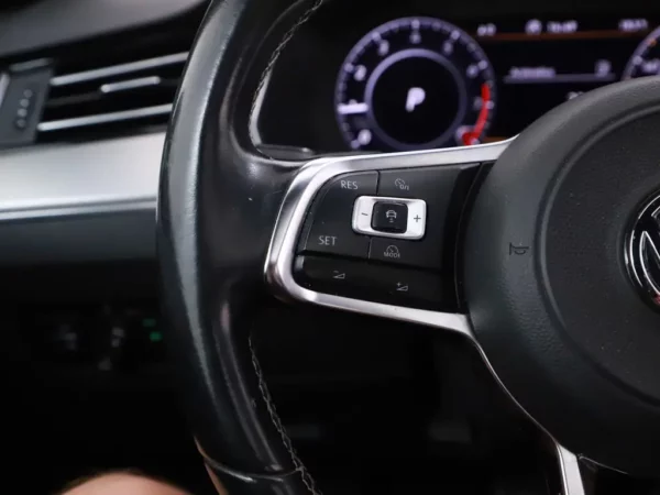 Photo 11 of 37 of WVWZZZ3HZJE515000 Volkswagen Arteon 1.5 TSI DSG R-Line