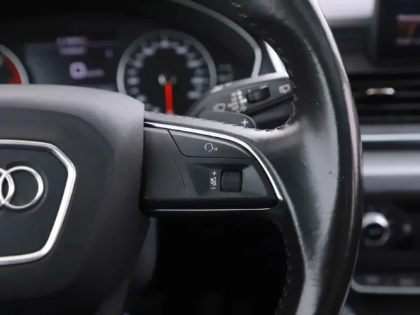 Photo 11 of 39 of WAUZZZFY7H2018880 Audi Q5 2.0 TFSI quattro Design Pro Line Plus LED