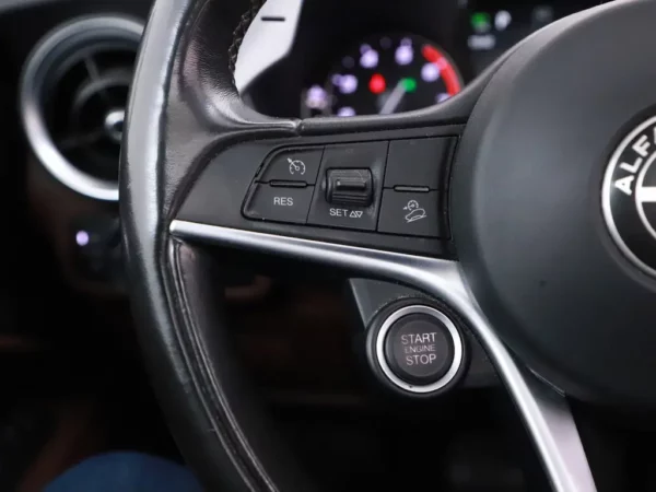 Photo 11 of 41 of ZARFAHBN5J7C00212 Alfa Romeo Stelvio 2.0 T AWD Special Edition 5-drs SUV