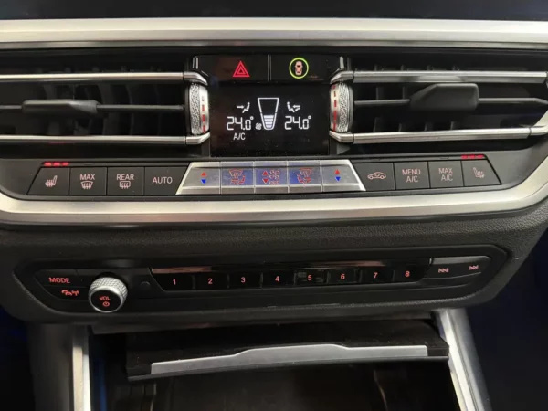 Photo 12 of 23 of WBA5F71090A415661 BMW 3-serie 320i High Executive (4-drs Sedan)