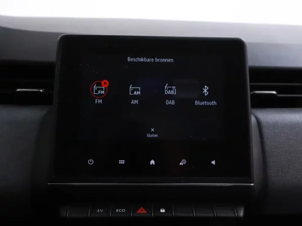 Photo 12 of 24 of VF1RJA00074068603 Renault Clio 1.6 E-Tech Full Hybrid 145