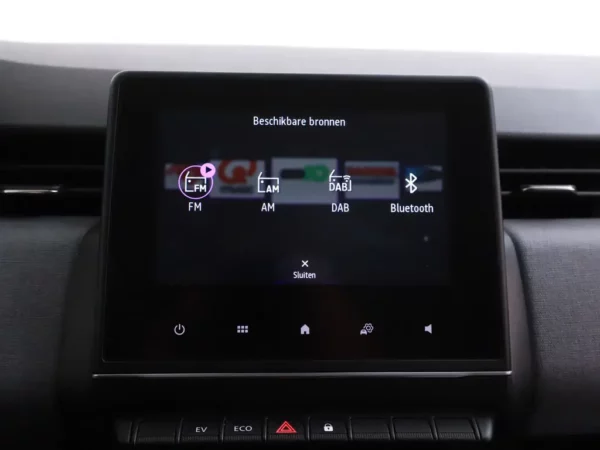 Photo 12 of 24 of VF1RJA00074068634 Renault Clio 1.6 E-Tech Full Hybrid 145