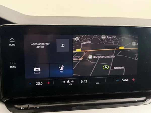 Photo 12 of 26 of TMBJP7NX2MY136328 Skoda Octavia Combi 1.0 TSI Business Edition