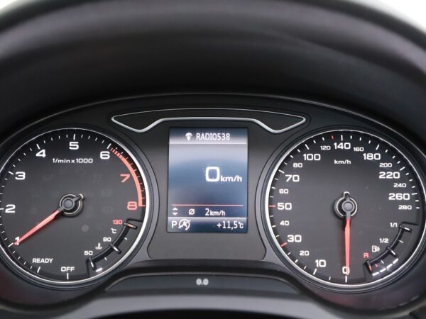 Photo 12 of 26 of WAUZZZ8V7J1006064 Audi A3 Cabriolet 1.5 Aut. TFSI CoD