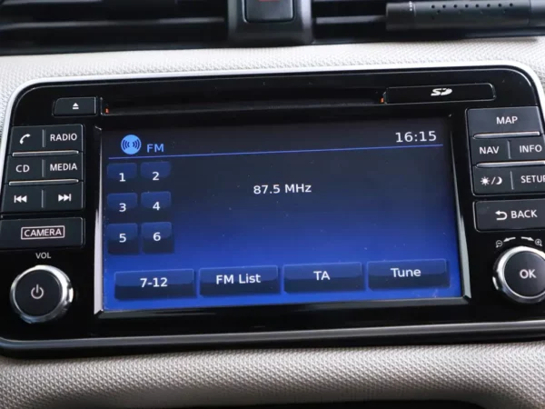 Photo 12 of 27 of VNVK1400860805311 Nissan Micra 0.9 IG-T N-Connecta Cruise Alloy