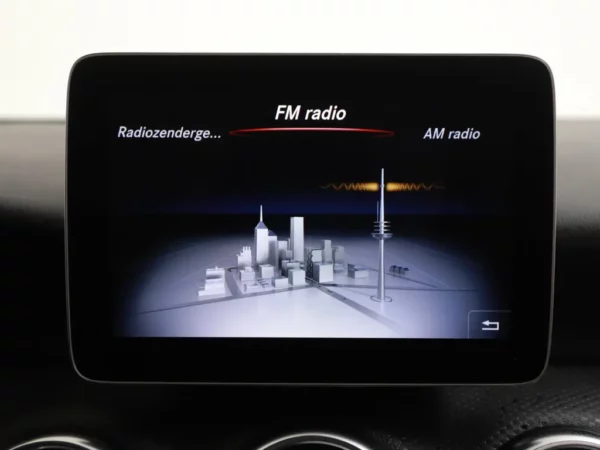 Photo 12 of 28 of WDD1760421J761277 Mercedes-Benz A-Klasse 180 Aut. AMG LED