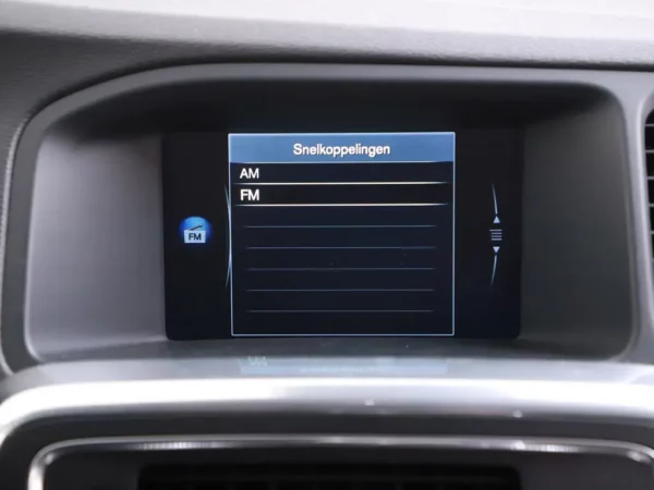 Photo 12 of 28 of YV1FW45HBF1260589 Volvo V60 1.6 T3 R-Design Cruise Ecc