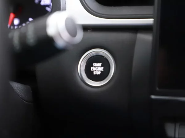 Photo 12 of 29 of VF1RJB00068086046 Renault Captur 1.0 TCe 100 Bi-Fuel Business Zen LED