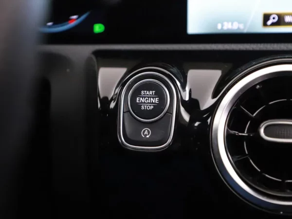 Photo 12 of 30 of WDD1771871J141650 Mercedes-Benz A-Klasse 200 Aut. Business Solution AMG