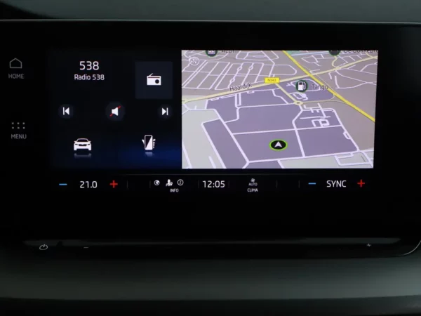 Photo 12 of 33 of TMBJP8NX0RY146191 Skoda Octavia Combi 1.0 TSI Business Edition