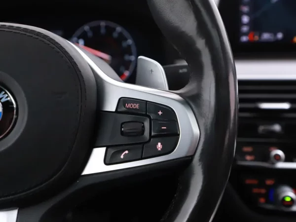 Photo 12 of 36 of WBAJK51080BX22697 BMW 5 Serie 520i Aut. High Executive M-Pack LED