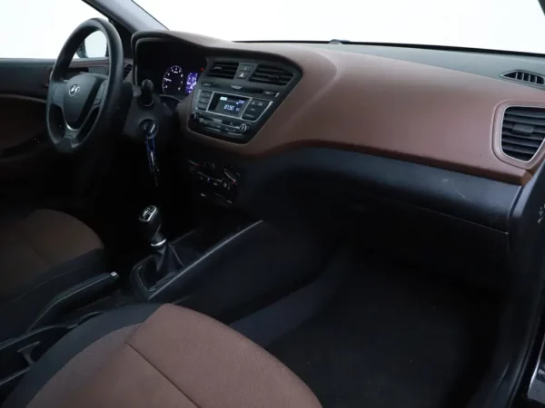 Photo 13 of 18 of NLHB251AAJZ387663 Hyundai i20 1.0 T-GDI i-Drive Cool