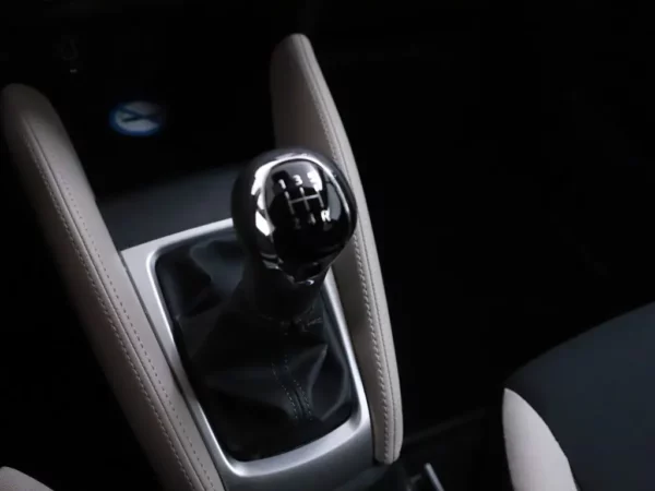 Photo 13 of 23 of VNVK1400469960207 Nissan Micra 1.0 IG-T N-Design (5-drs Hatchb.)