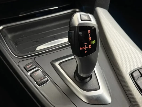 Photo 13 of 24 of WBA3A11020J617339 BMW 3-serie 316i Executive Xenon Cruise Ecc