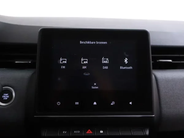 Photo 13 of 25 of VF1RJA00374065209 Renault Clio 1.6 E-Tech Full Hybrid 145