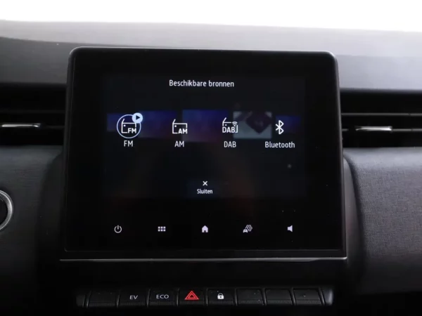 Photo 13 of 25 of VF1RJA00474065221 Renault Clio 1.6 E-Tech Full Hybrid 145