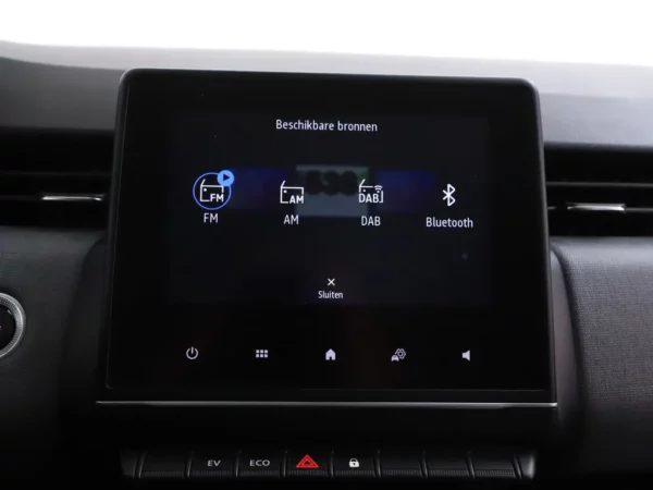 Photo 13 of 25 of VF1RJA00774065214 Renault Clio 1.6 E-Tech Full Hybrid 145