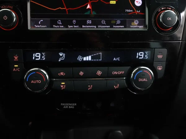 Photo 13 of 26 of SJNFFAJ11U2639705 Nissan QASHQAI 1.3 DIG-T Business Edition Pano