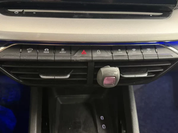 Photo 13 of 26 of TMBJP7NX2MY136328 Skoda Octavia Combi 1.0 TSI Business Edition