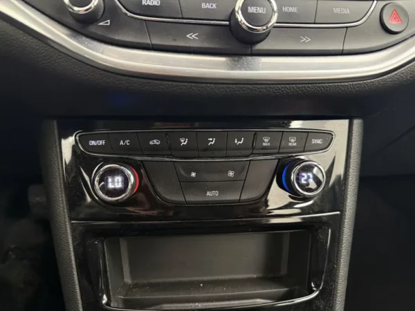 Photo 13 of 26 of W0VBE8EA5K8056052 Opel Astra Sports Tourer 1.0 Turbo Business