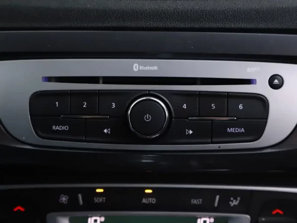 Photo 13 of 28 of VF1JZD6J651900354 Renault Scénic Xmod 1.2 TCe Bose Alcantare