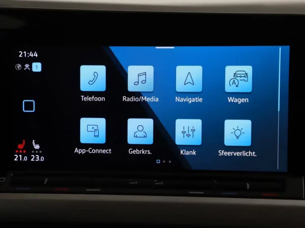 Photo 13 of 33 of WVWZZZCD2PW528663 Volkswagen GOLF Variant 1.0 eTSI Life Business