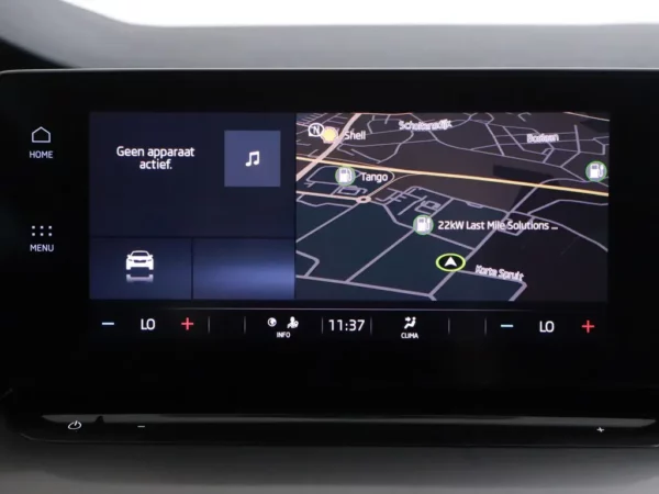Photo 13 of 34 of TMBAP7NX0MY011246 Skoda Octavia 1.0 TSI Business Edition 5-drs Hatchb.