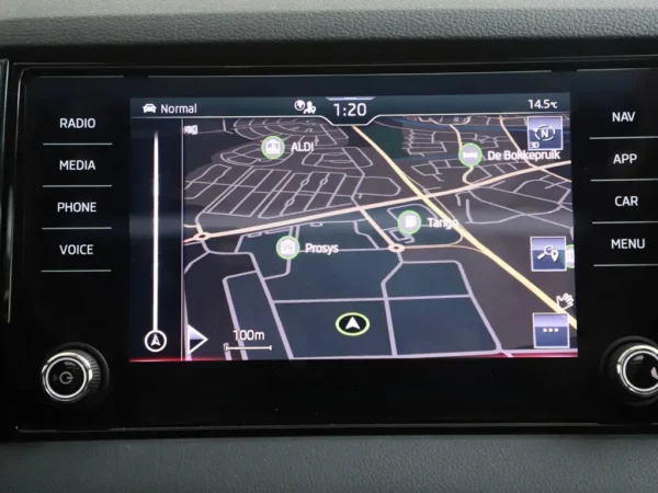 Photo 13 of 35 of TMBJR7NU3M2011227 Skoda Karoq 1.5 TSI ACT Sportline Business PANO