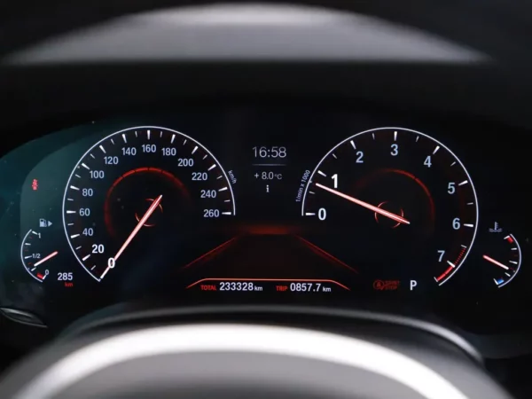 Photo 13 of 36 of WBAJK51080BX22697 BMW 5 Serie 520i Aut. High Executive M-Pack LED