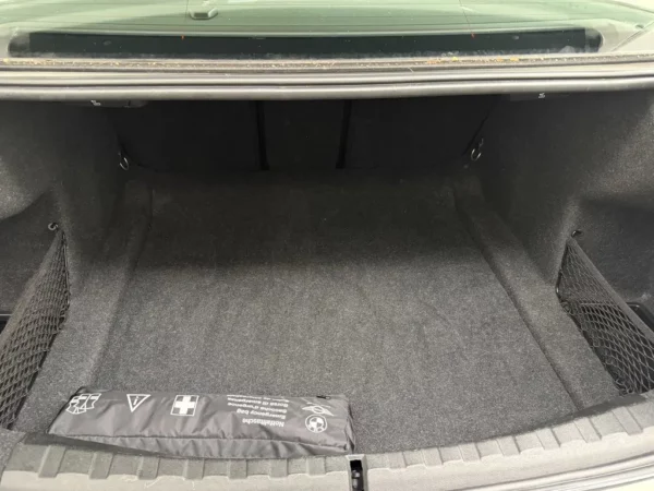 Photo 14 of 23 of WBA5F71090A415661 BMW 3-serie 320i High Executive (4-drs Sedan)