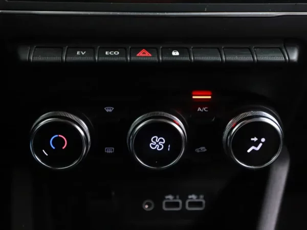 Photo 14 of 24 of VF1RJA00074068603 Renault Clio 1.6 E-Tech Full Hybrid 145