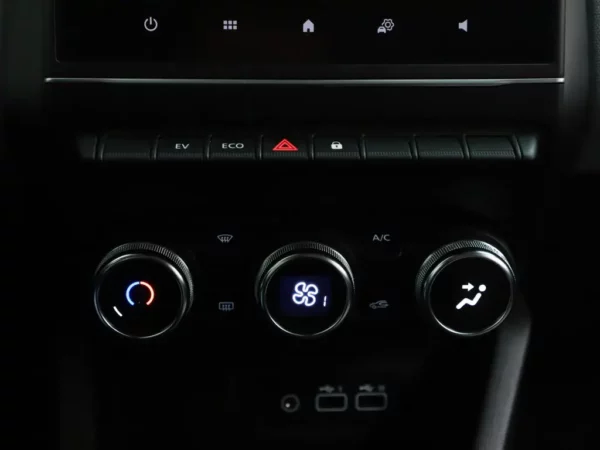 Photo 14 of 24 of VF1RJA00074068634 Renault Clio 1.6 E-Tech Full Hybrid 145