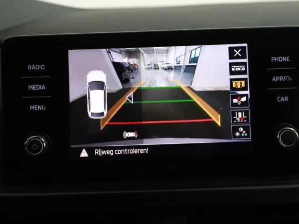 Photo 14 of 26 of TMBER7NW9P3231540 Skoda Scala 1.0 TSI Sport Business (5-drs