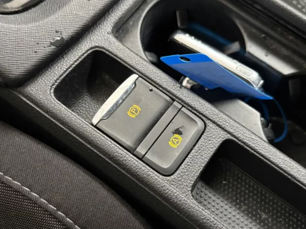 Photo 14 of 26 of TMBJP7NX2MY136328 Skoda Octavia Combi 1.0 TSI Business Edition