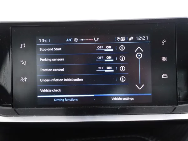 Photo 14 of 26 of VR3UPHMHDN5881101 Peugeot 208 1.2 PureTech Active Pack Airco