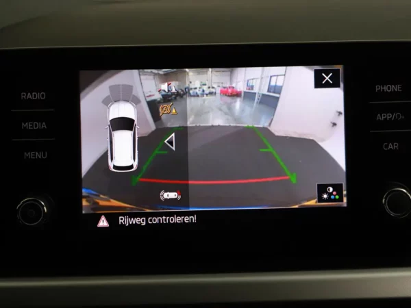 Photo 14 of 27 of TMBGR6NW3N3076807 Skoda Kamiq 1.0 TSI Business Edition (5-drs