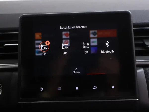 Photo 14 of 28 of VF1RJB00966036371 Renault Captur 1.0 TCe 100 Intens (5-drs