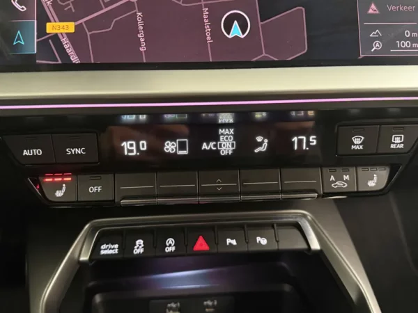 Photo 14 of 28 of WAUZZZGY2MA016341 Audi A3 Sportback 35 TFSI edition one 5-drs Hatchb.