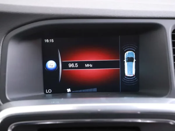 Photo 14 of 28 of YV1FW45HBF1260589 Volvo V60 1.6 T3 R-Design Cruise Ecc