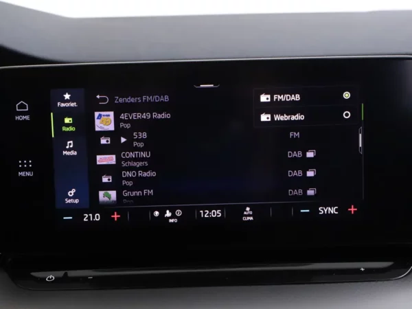 Photo 14 of 33 of TMBJP8NX0RY146191 Skoda Octavia Combi 1.0 TSI Business Edition